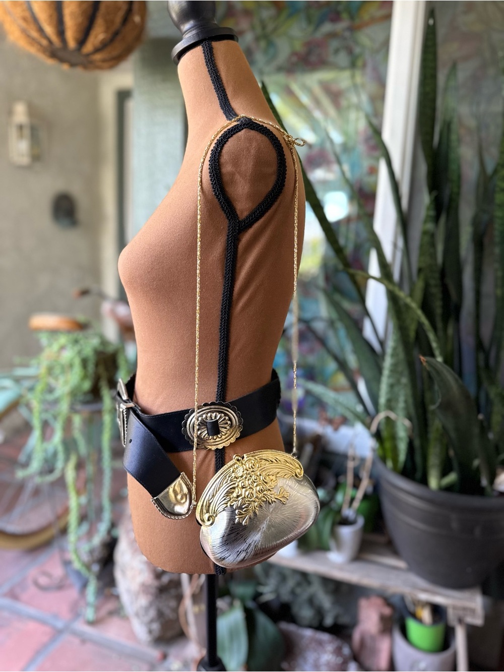 Vtg Gold Metallic Ornate Heart Mini Crossbody Bag with Chain Strap